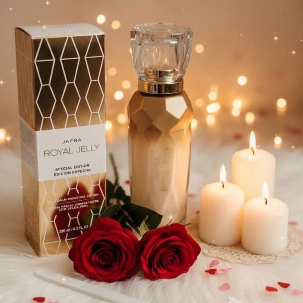 JAFRA Royal Jelly Special Edition Moisturizer - Gold